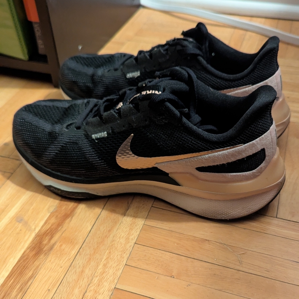 Nike Structure 25 - Women's 8B